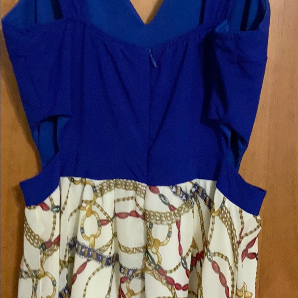 Dress - Picture 5 of 5